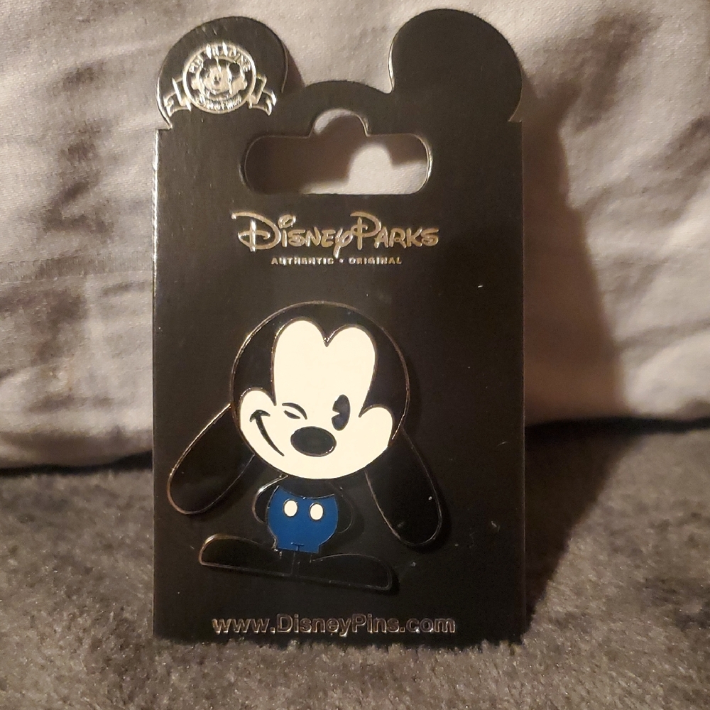 Disney Oswald The Lucky Rabbit Trading Pin